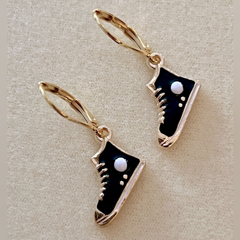 New Adorable Black & White Enamel Sneaker Earrings